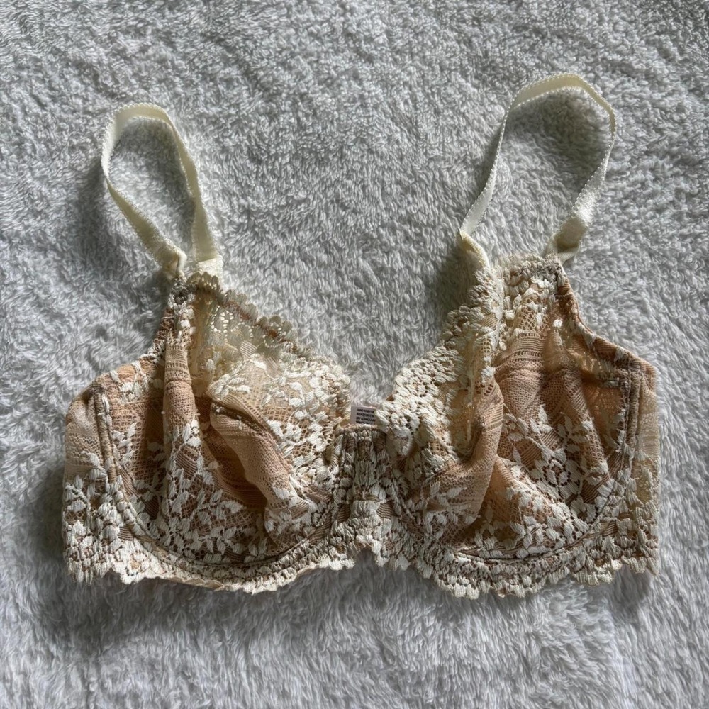 Women's 34C WACOAL Embrace Lace Underwire Bra Sand Ivory Unlined